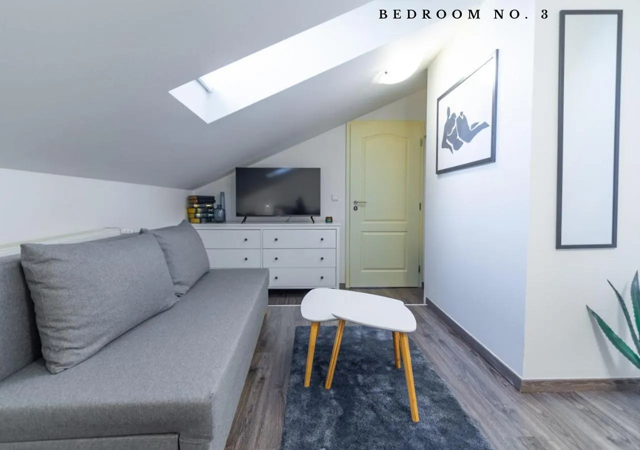 Apart-hotel The Bookhouse, 5-Bedroom Residence By Prague Castle