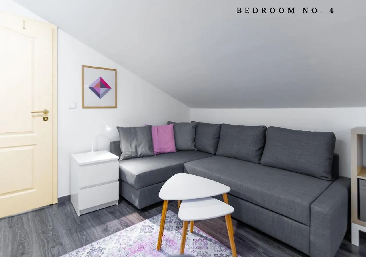 The Bookhouse, 5-Bedroom Residence By Prague Castle 0*,