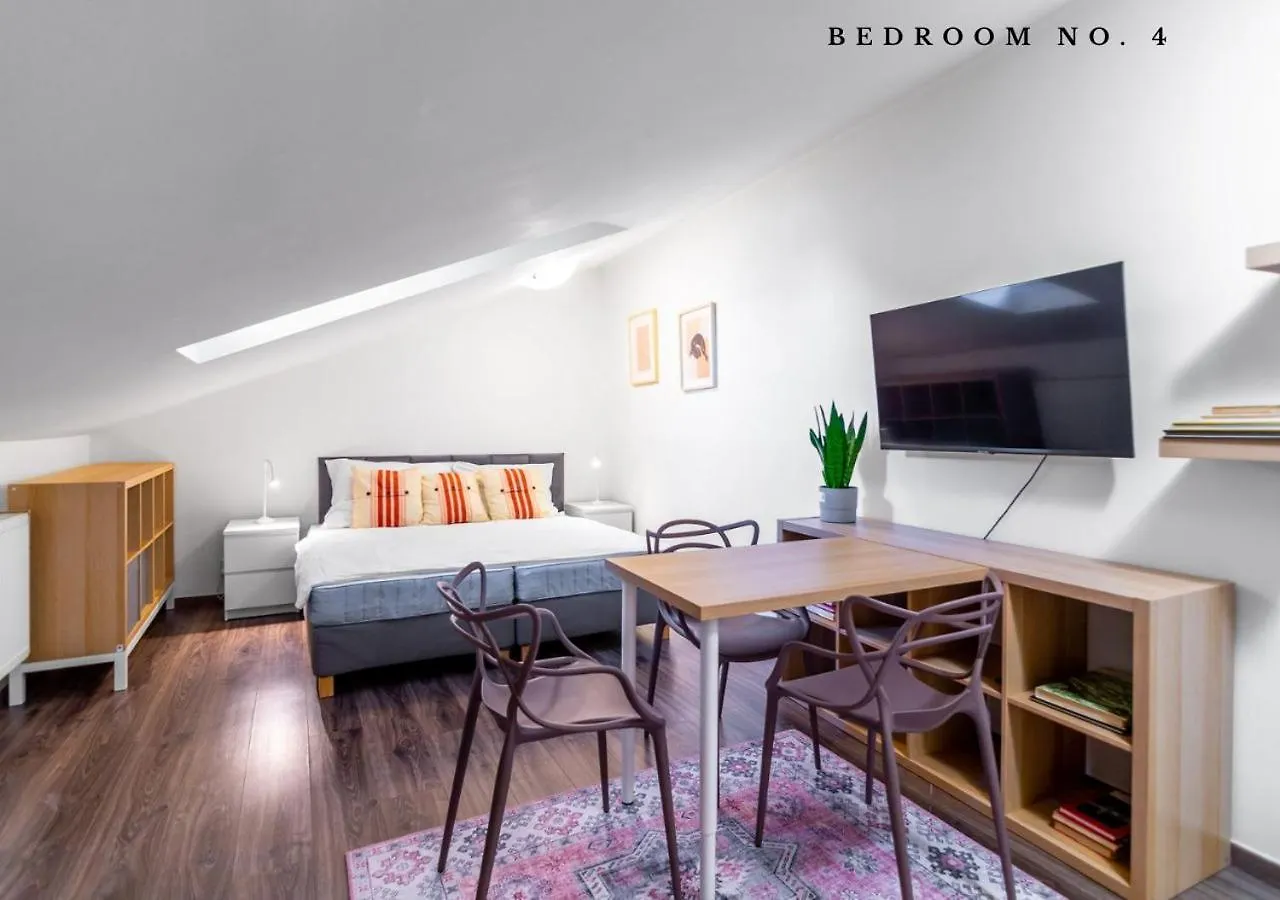 Ξενοδοχείο με διαμερίσματα The Bookhouse, 5-Bedroom Residence By Prague Castle Τσεχία